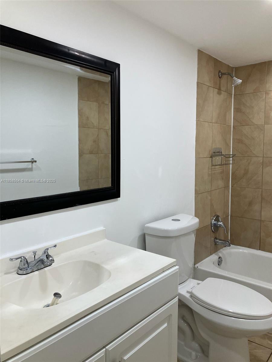 BROOKFIELD SQUARE CONDO - Residential Lease