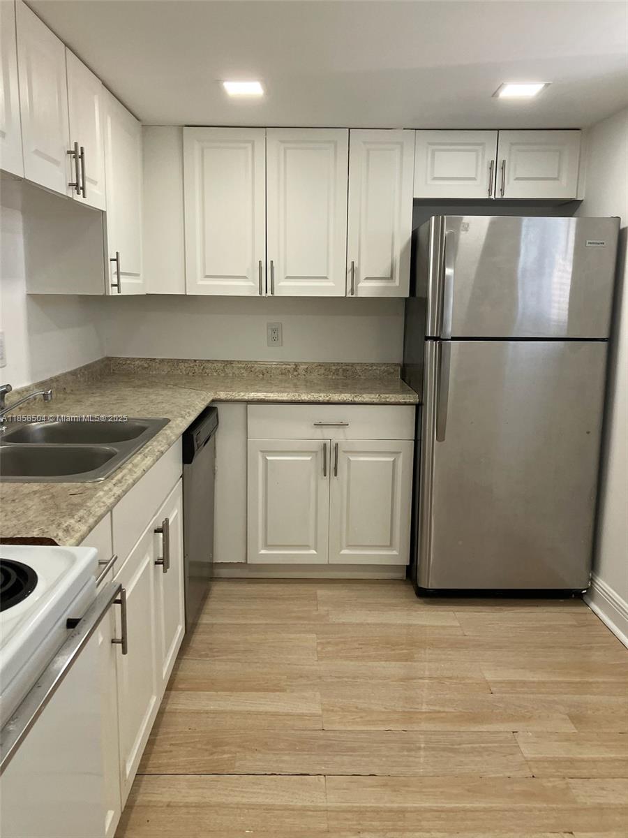 BROOKFIELD SQUARE CONDO - Residential Lease