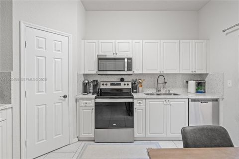 Photo of 1940 SE 24th Ter, Homestead, FL 33035 (MLS # A11955408)