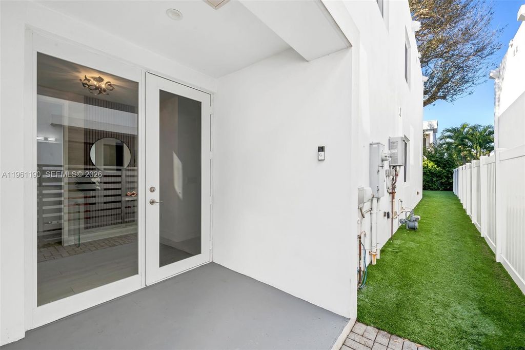 Photo of 811 NE 17th Way, Fort Lauderdale, FL 33304 (MLS # A11961190)