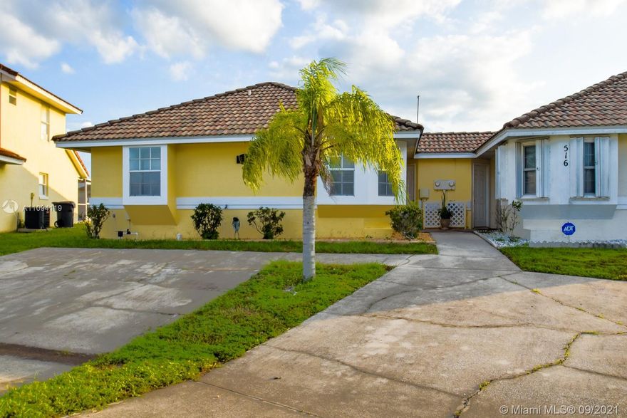 One story 3 bedroom and 2 bathroom villa in a great residential community. Enclosed rear porch with screens. Amenities include fitness center and pool.
Full Address 514 Parsley Court, Kissimmee, FL 34759