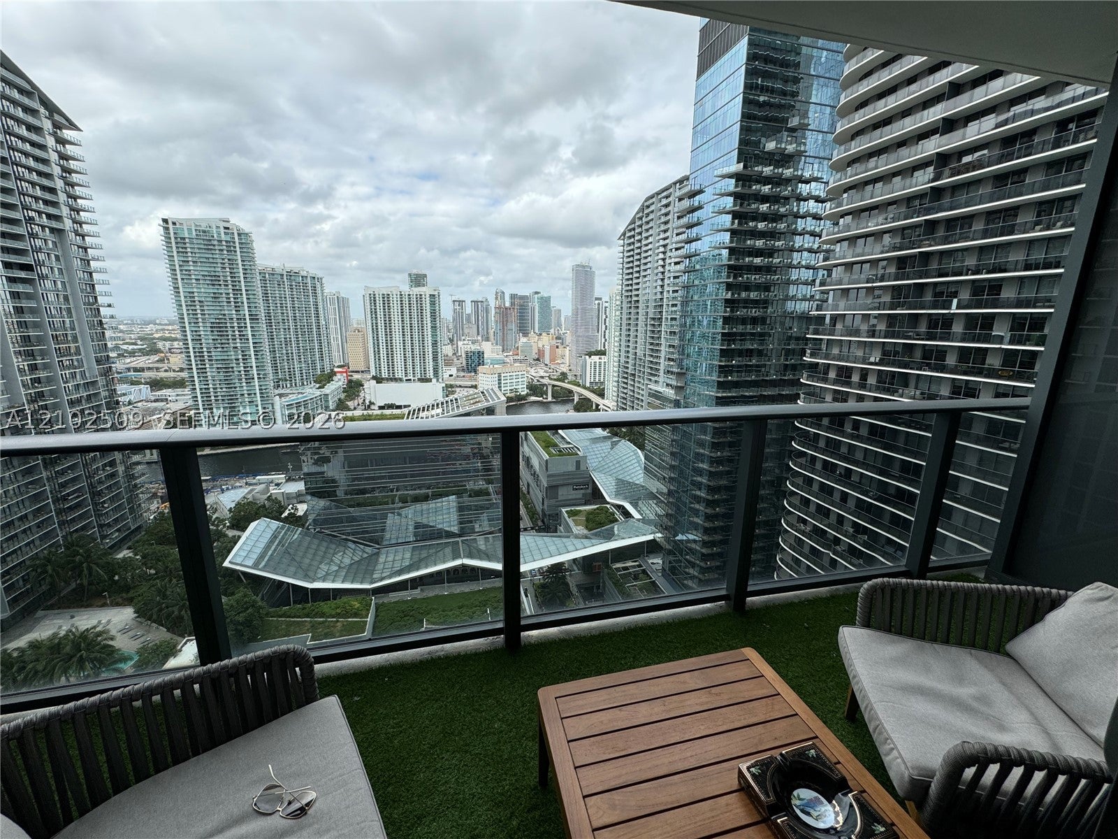 45 SW 9th St 3010