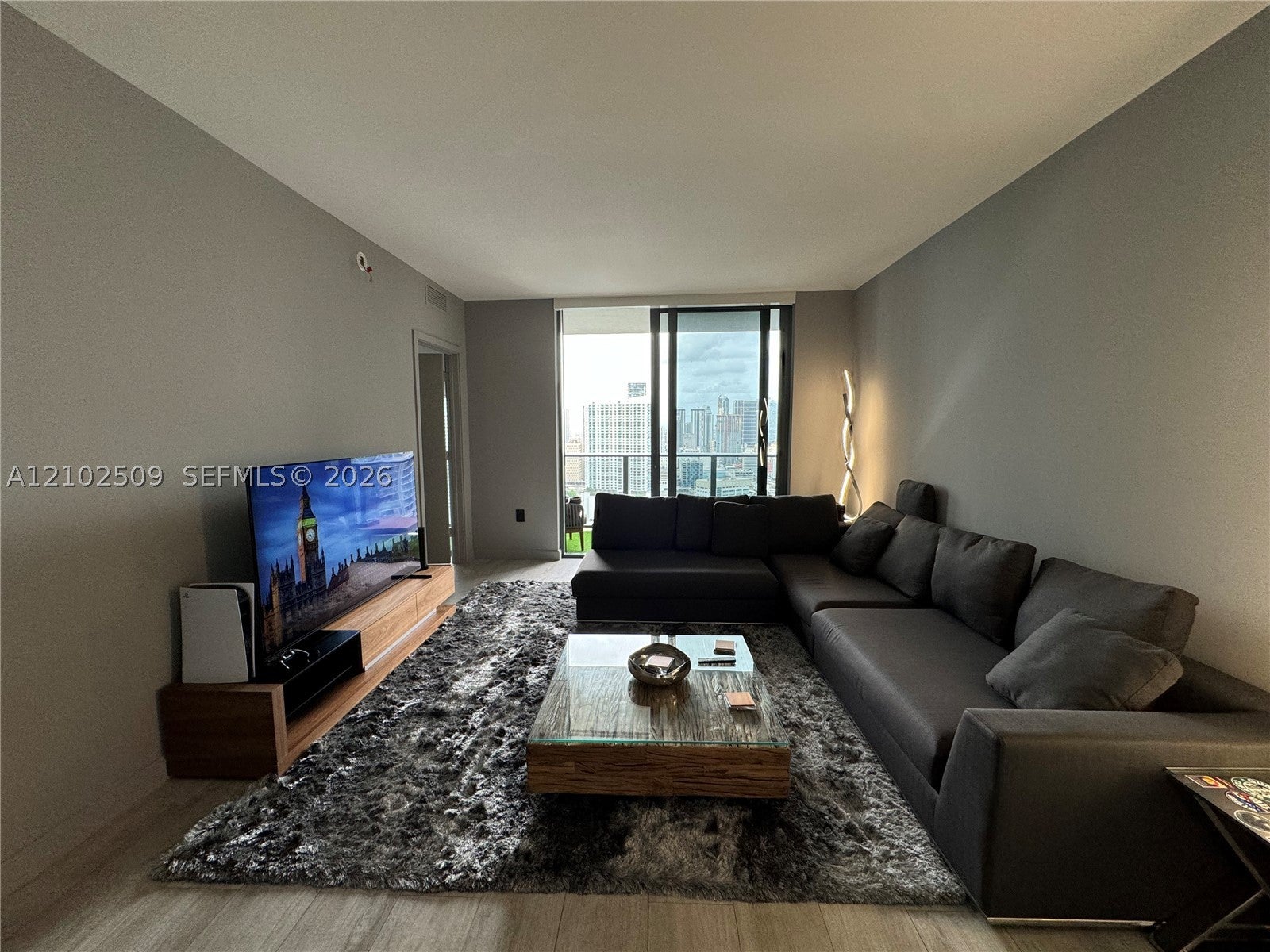45 SW 9th St 3010