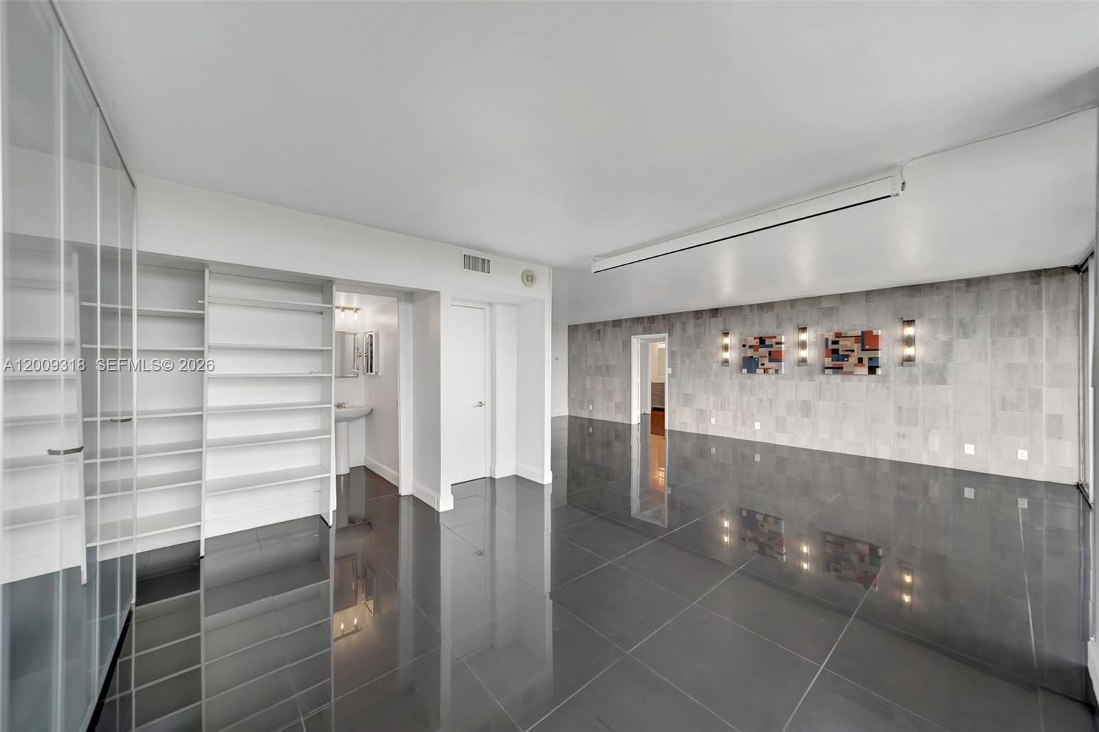 THE PALM BAY YACHT CLUB C - Residential