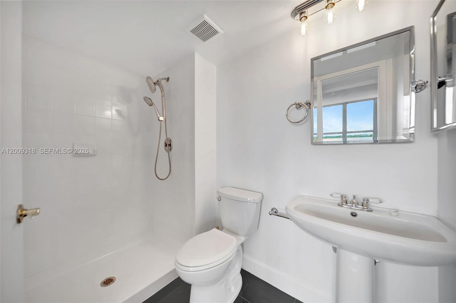 THE PALM BAY YACHT CLUB C - Residential