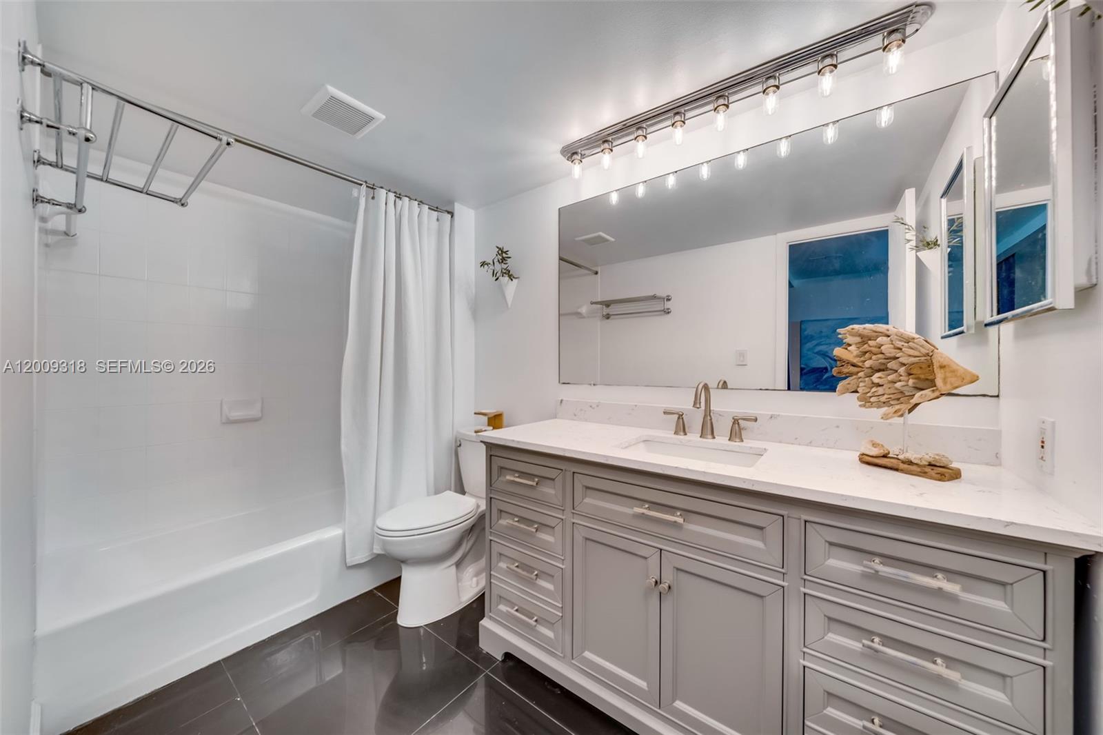 THE PALM BAY YACHT CLUB C - Residential