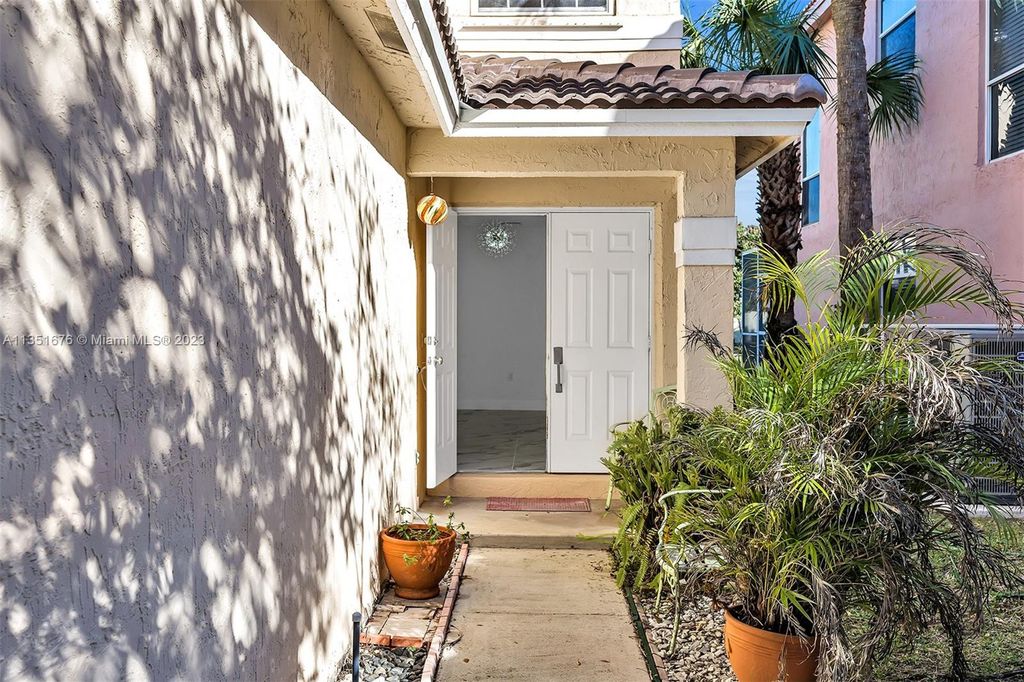 Photo of 9847 Fairway Cove Ln #9847, Plantation, FL 33324 (MLS # A11351676)