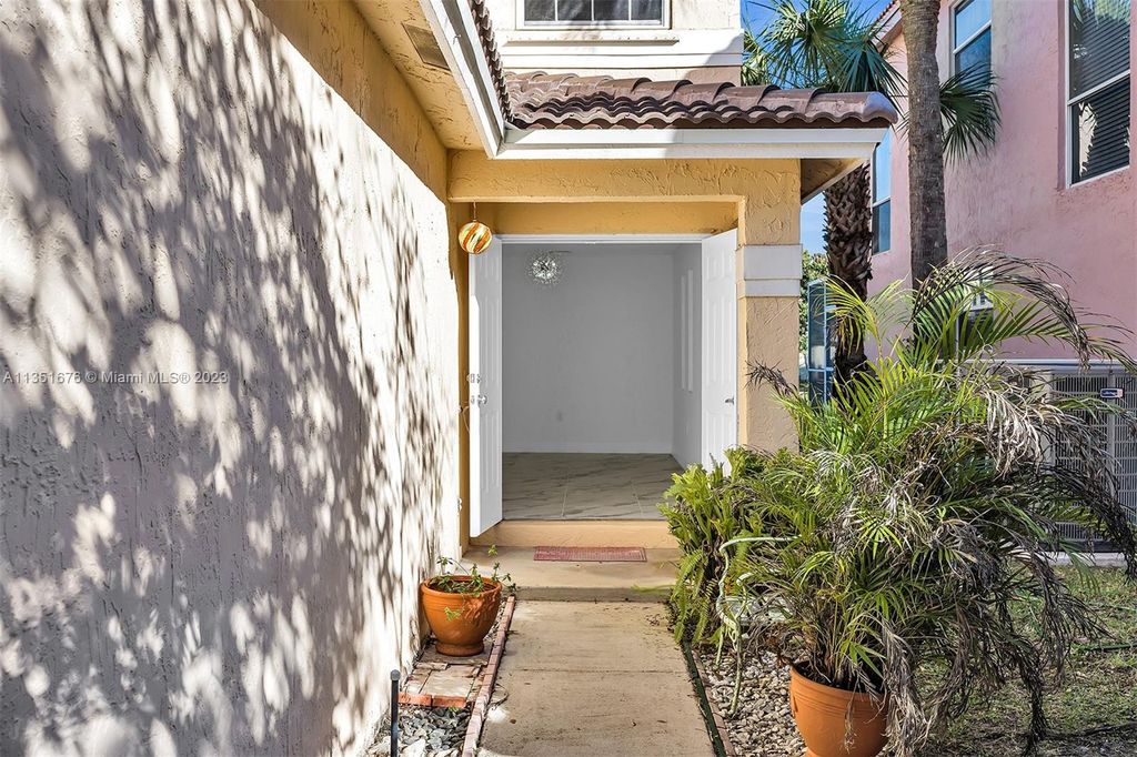Photo of 9847 Fairway Cove Ln #9847, Plantation, FL 33324 (MLS # A11351676)