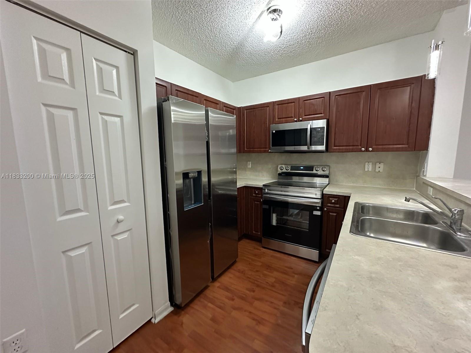 TOWNGATE CONDO SEVEN - Residential