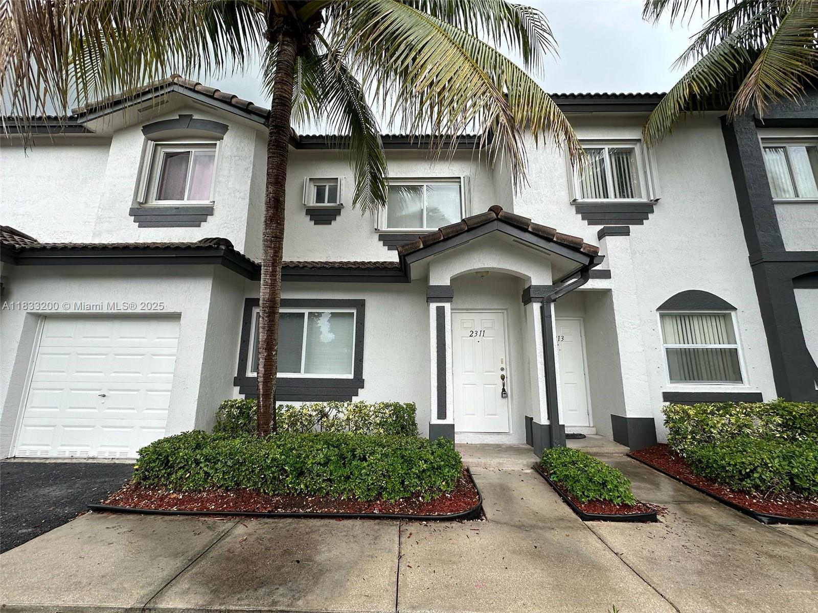 Beautiful 2-bedroom, 2.5-bathroom two-stories condo located in a gated community in Homestead.
Spacious living room and kitchen set on split levels, offering extra privacy and comfort. Great condition !!! New modern light fixtures, freshly painted
Kitchen with modern cabinets, all the appliances are new, wood floating floor, In-unit laundry area, walk-in closets in the bedrooms.
Private small patio, perfect for relaxing or enjoying outdoor space.
Community offers security gate 24/7.
Located close to schools, shopping, and with quick access to main roads.
