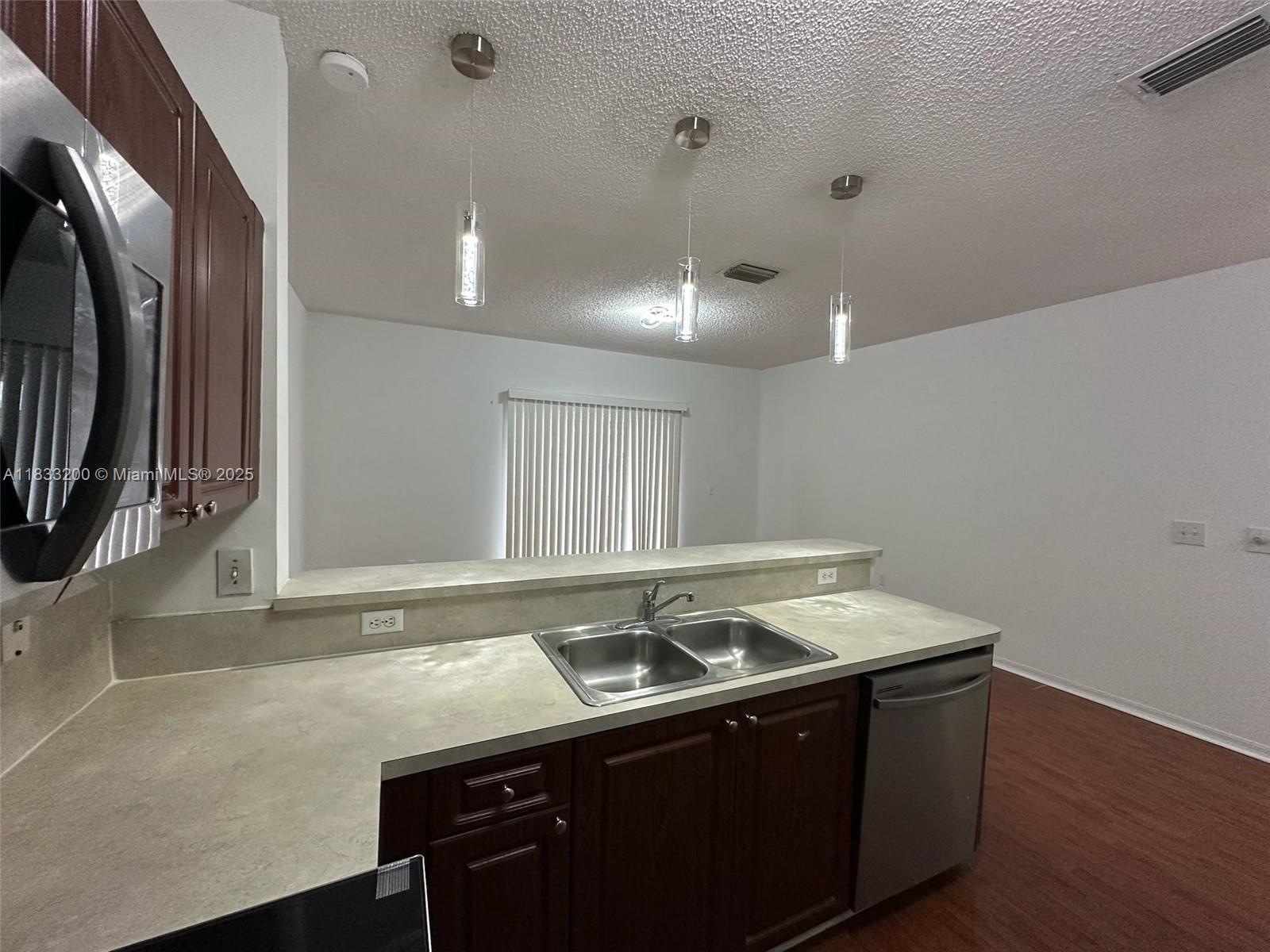 TOWNGATE CONDO SEVEN - Residential