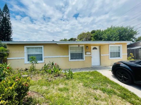 Photo of 1624 S 23rd Ave, Hollywood, FL 33020 (MLS # A11888492)