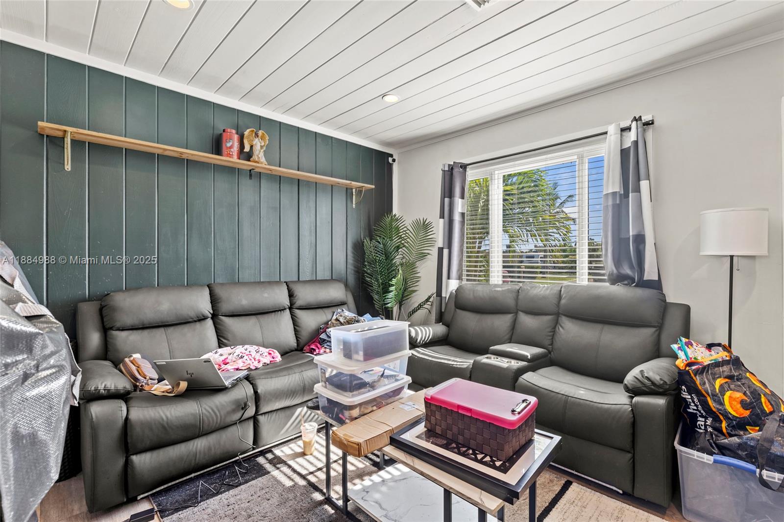 TROPICAL TERRACE - Residential