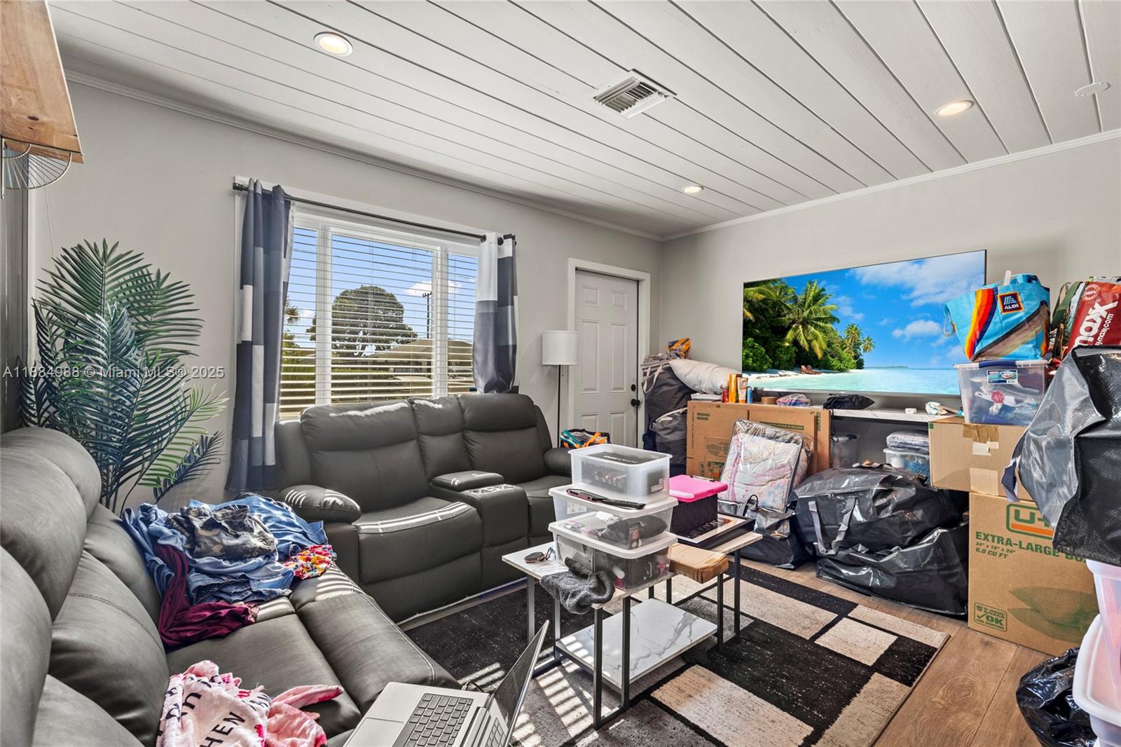 TROPICAL TERRACE - Residential