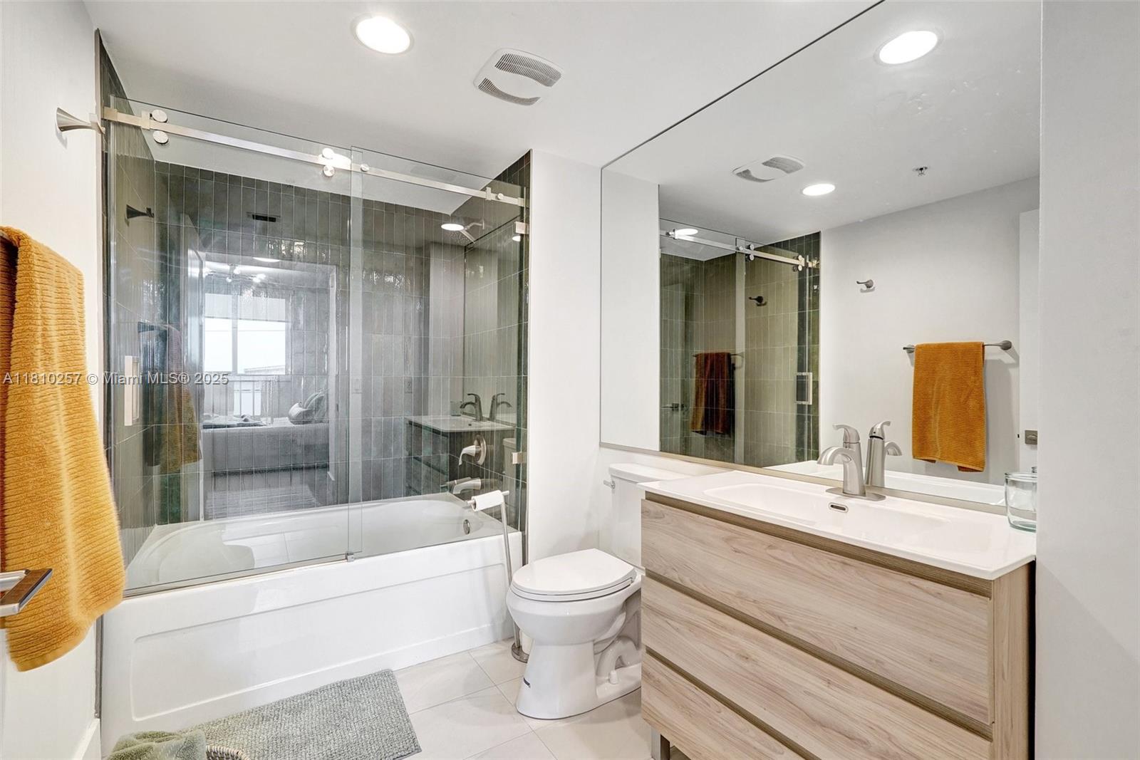 VENTURE AT AVENTURA EAST - Residential Lease