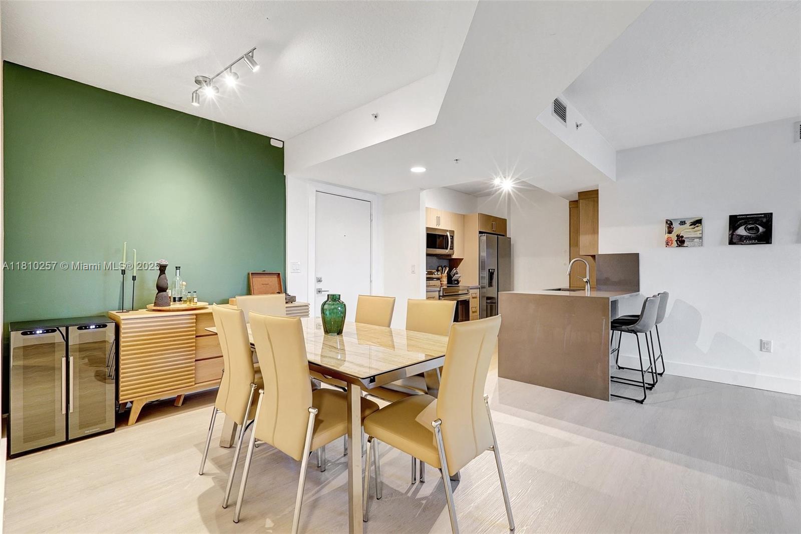 VENTURE AT AVENTURA EAST - Residential Lease