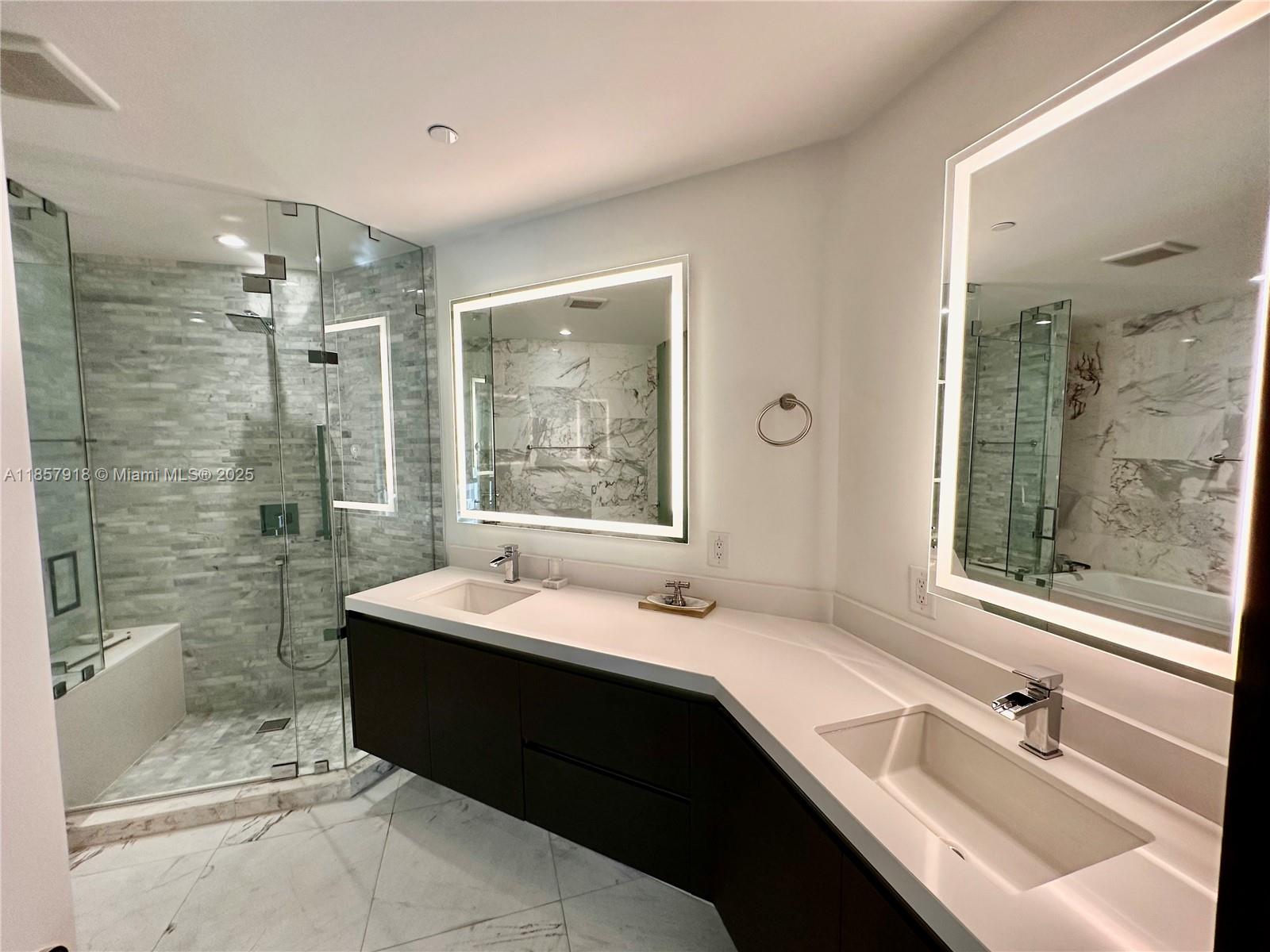 PARAMOUNT MIAMI WORLDCENT - Residential Lease