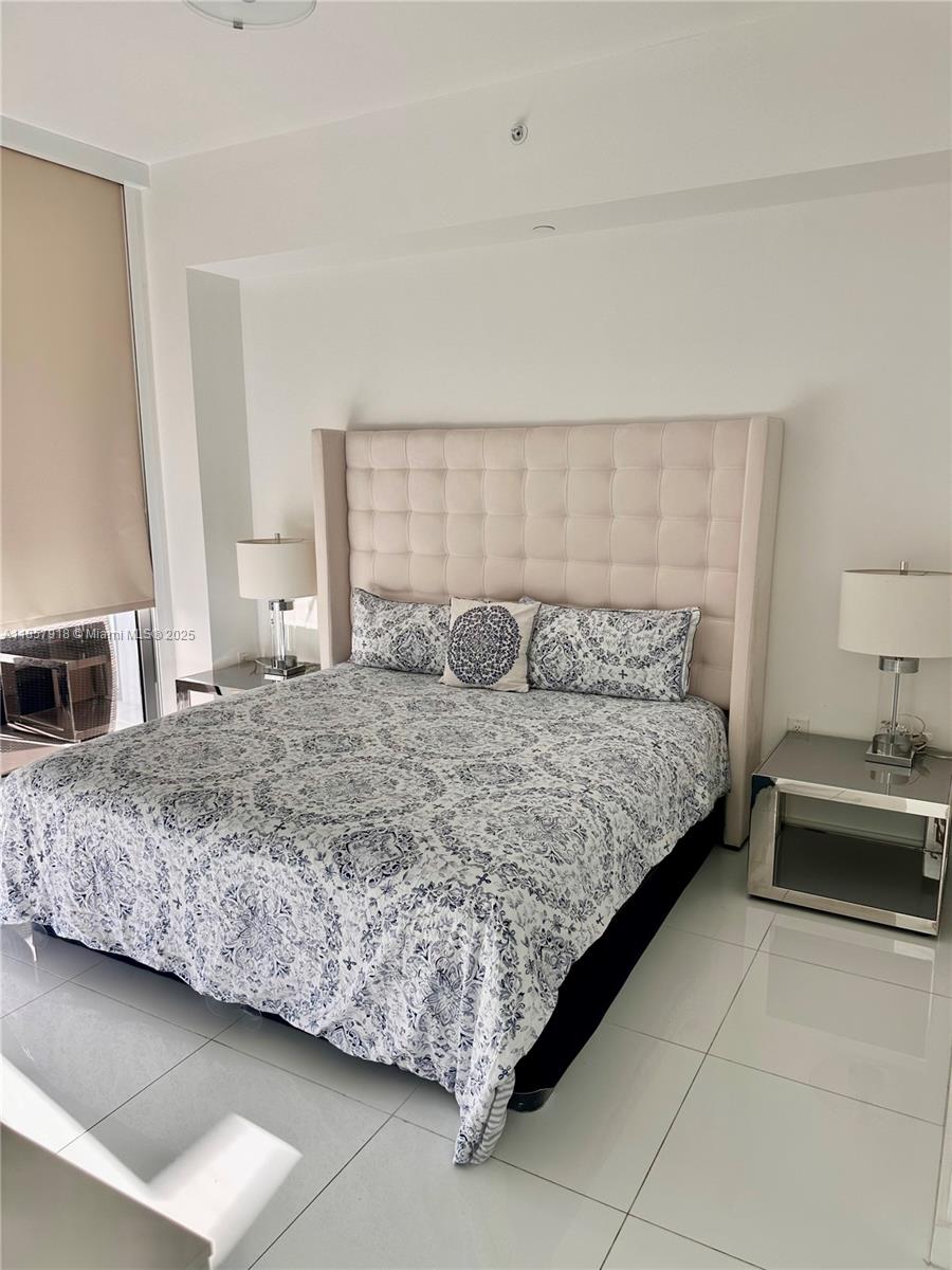 PARAMOUNT MIAMI WORLDCENT - Residential Lease