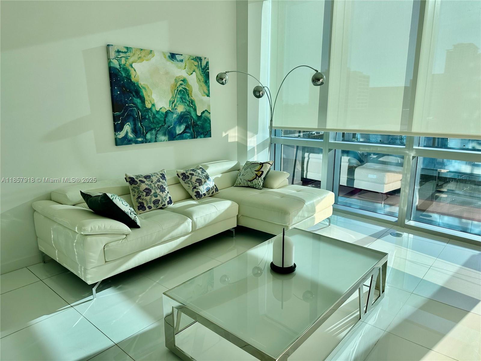 PARAMOUNT MIAMI WORLDCENT - Residential Lease