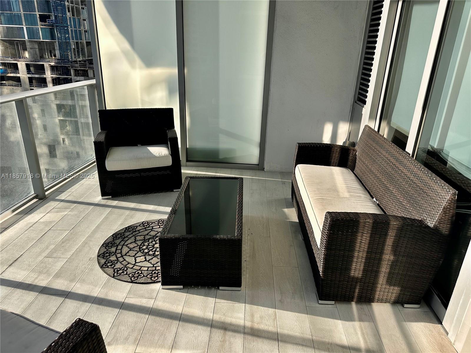 PARAMOUNT MIAMI WORLDCENT - Residential Lease