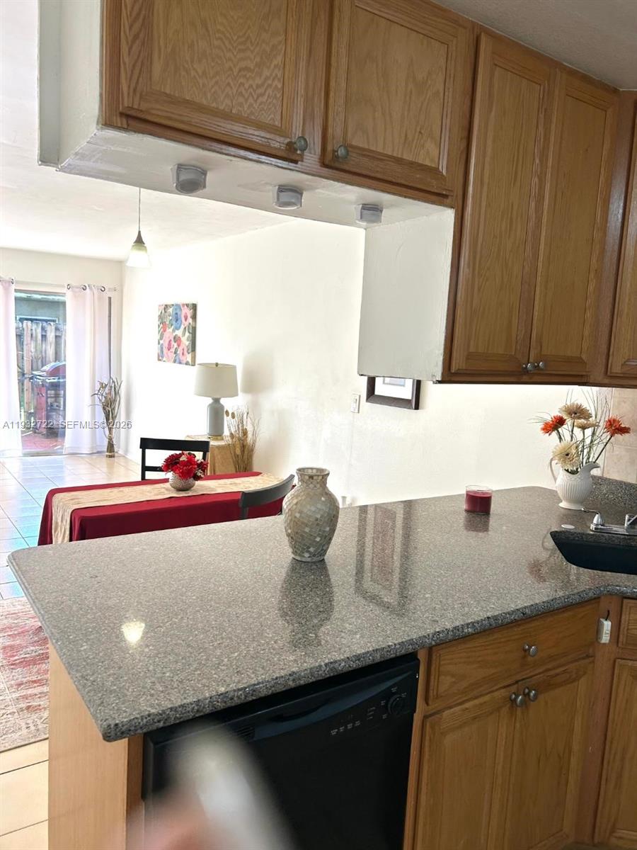 CORAL REEF TOWNHOUSES CON - Residential