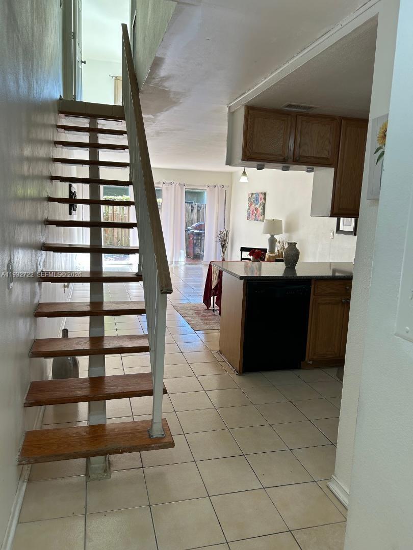 CORAL REEF TOWNHOUSES CON - Residential