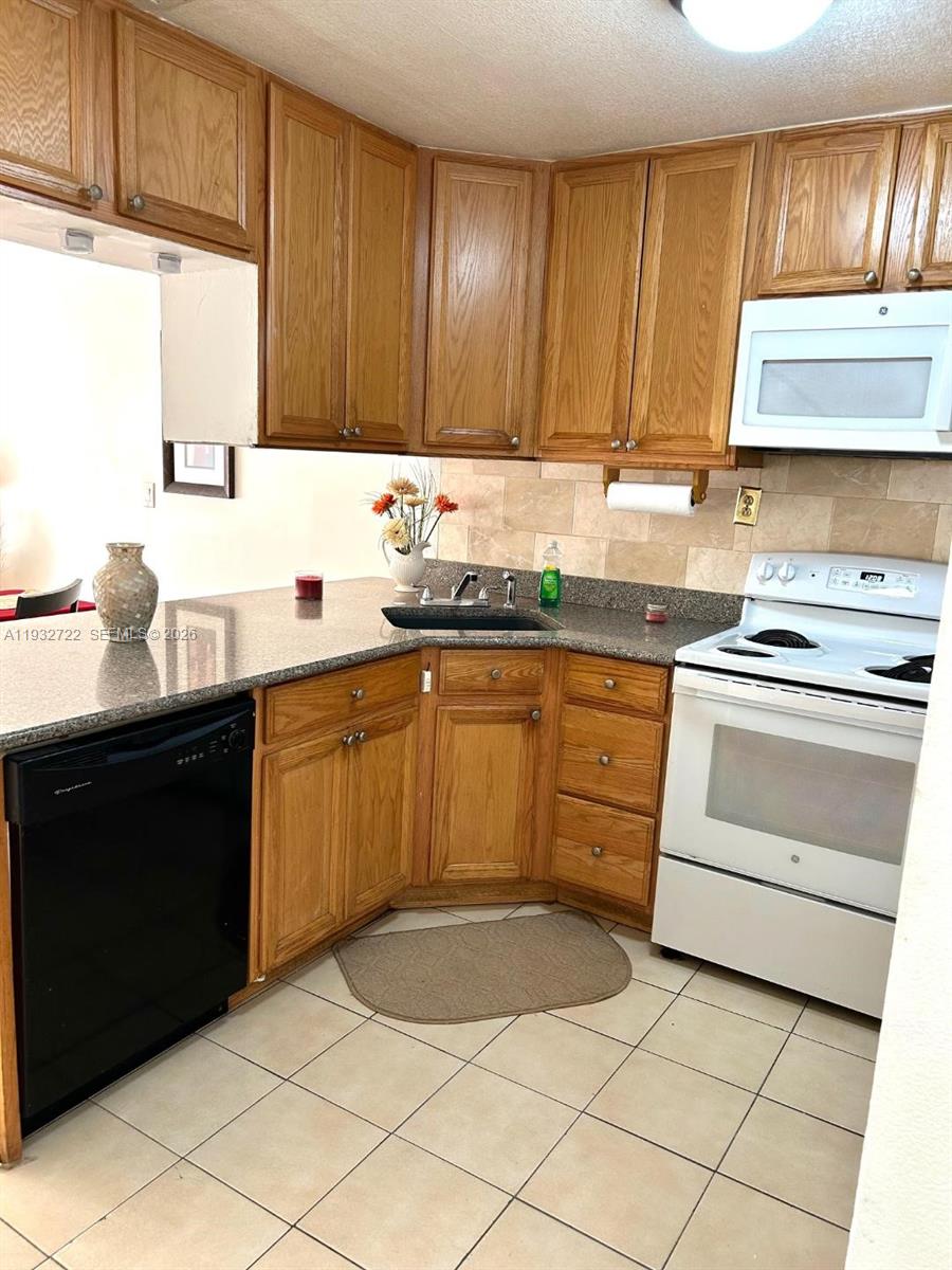 CORAL REEF TOWNHOUSES CON - Residential