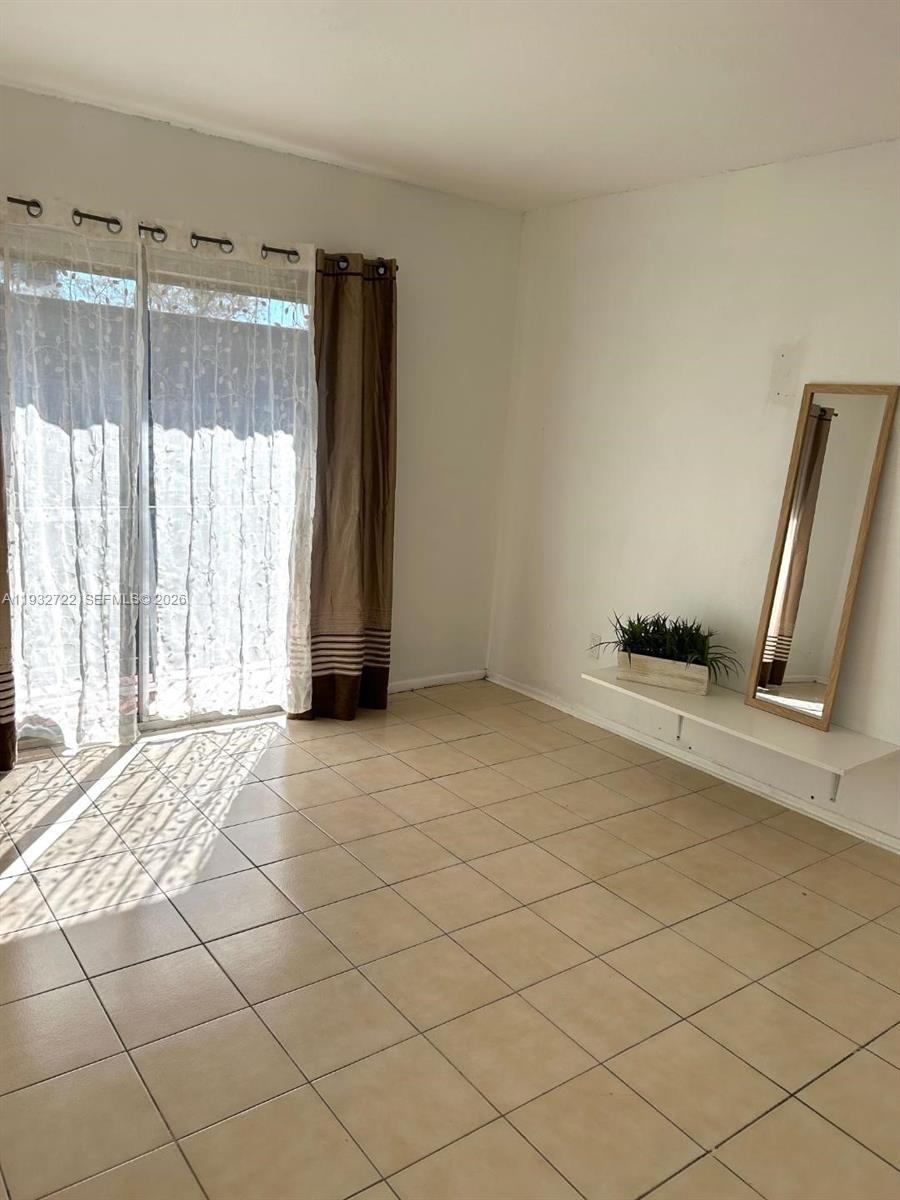 CORAL REEF TOWNHOUSES CON - Residential