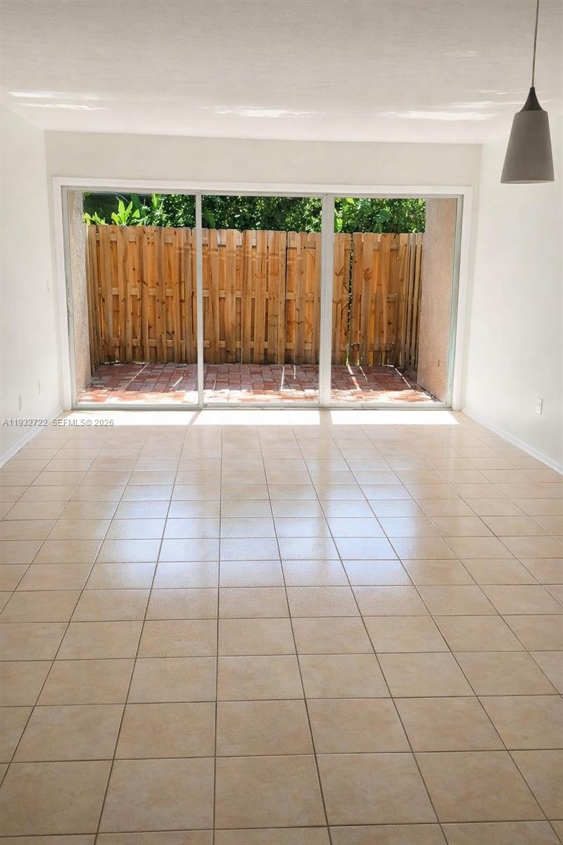 CORAL REEF TOWNHOUSES CON - Residential