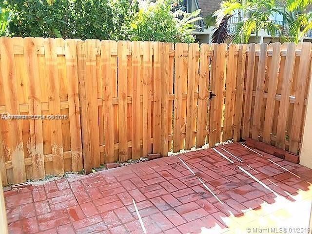 CORAL REEF TOWNHOUSES CON - Residential