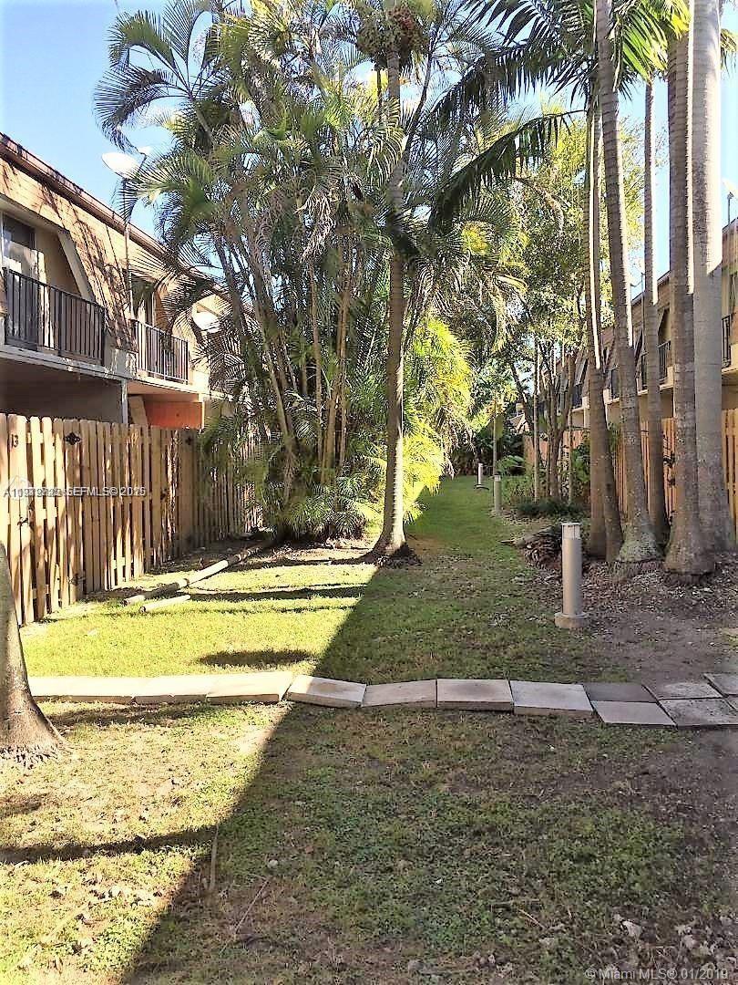 CORAL REEF TOWNHOUSES CON - Residential