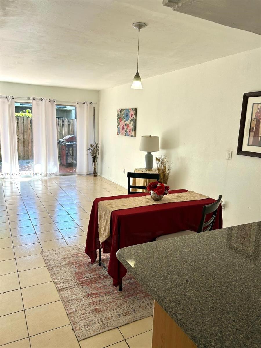 CORAL REEF TOWNHOUSES CON - Residential