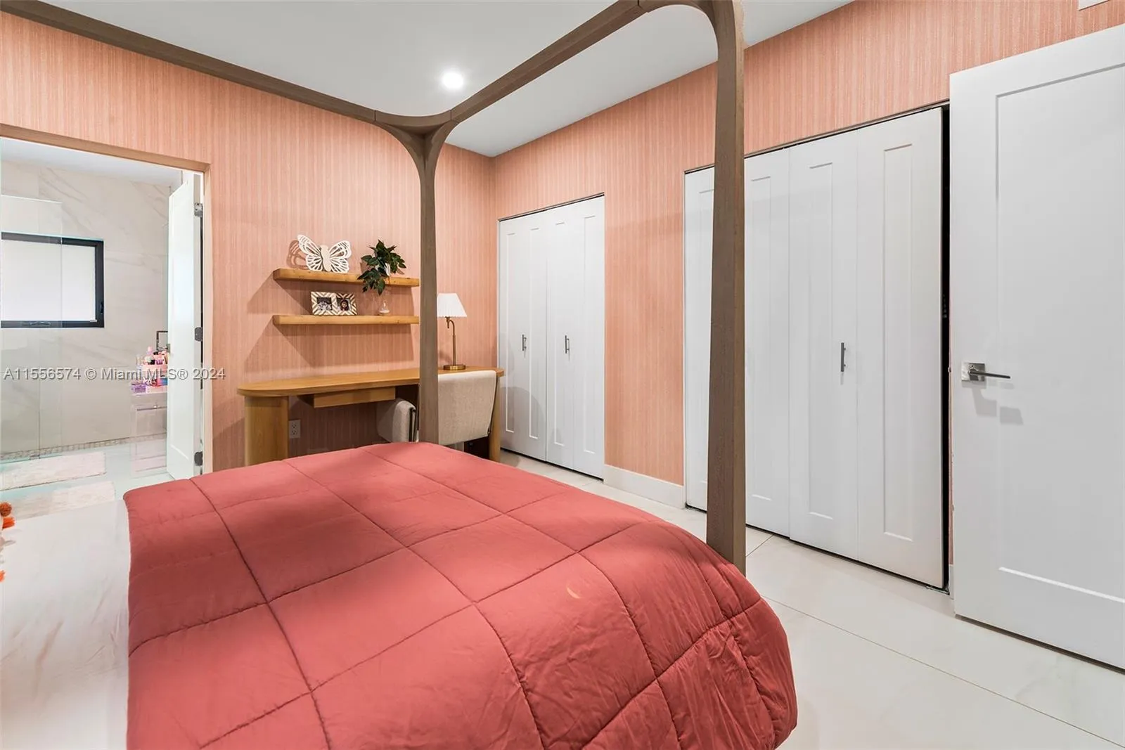 North Miami Beach, Florida 33179, United States, 4 Bedrooms Bedrooms, ,3 BathroomsBathrooms,Residential,Pending,62092