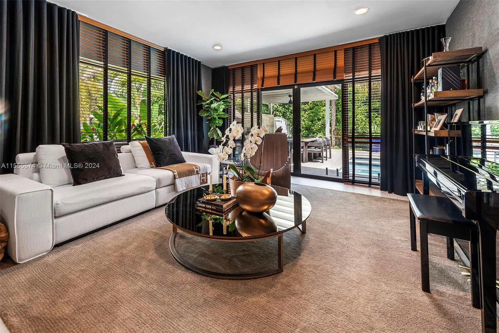 North Miami Beach, Florida 33179, United States, 4 Bedrooms Bedrooms, ,3 BathroomsBathrooms,Residential,Pending,62092