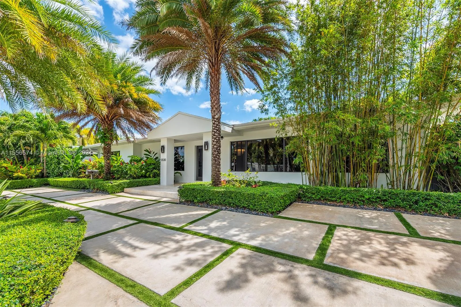 North Miami Beach, Florida 33179, United States, 4 Bedrooms Bedrooms, ,3 BathroomsBathrooms,Residential,Pending,62092