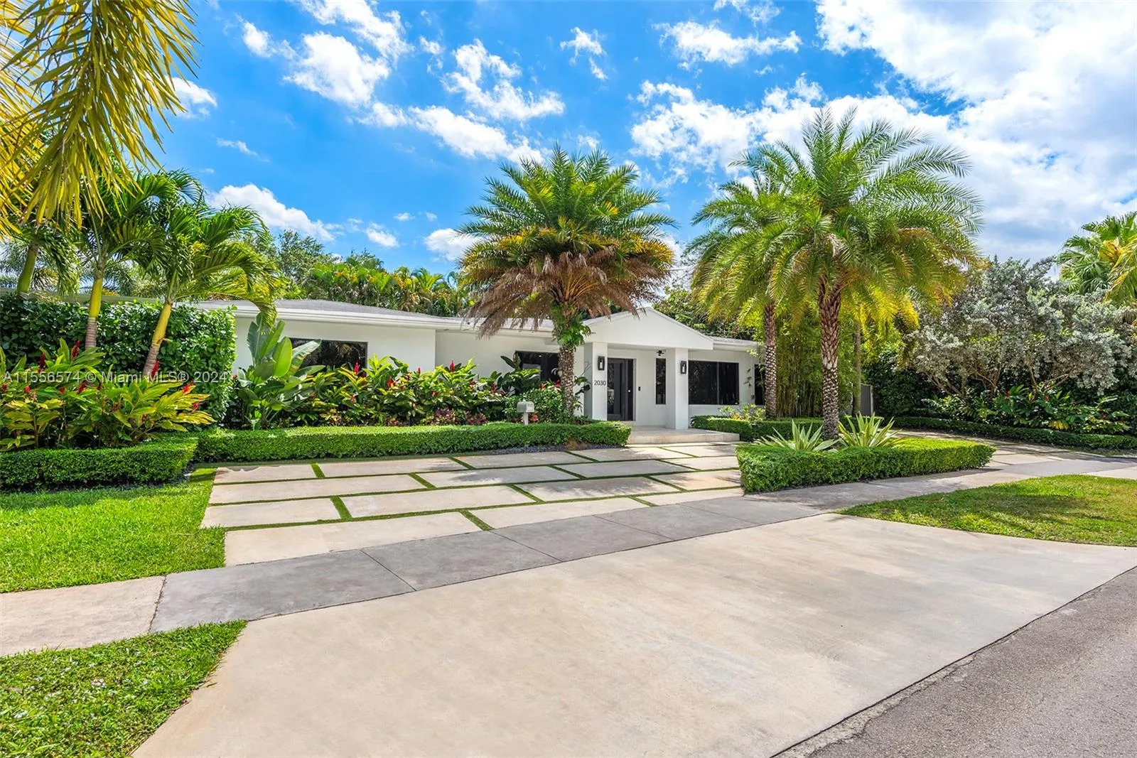 North Miami Beach, Florida 33179, United States, 4 Bedrooms Bedrooms, ,3 BathroomsBathrooms,Residential,Pending,62092