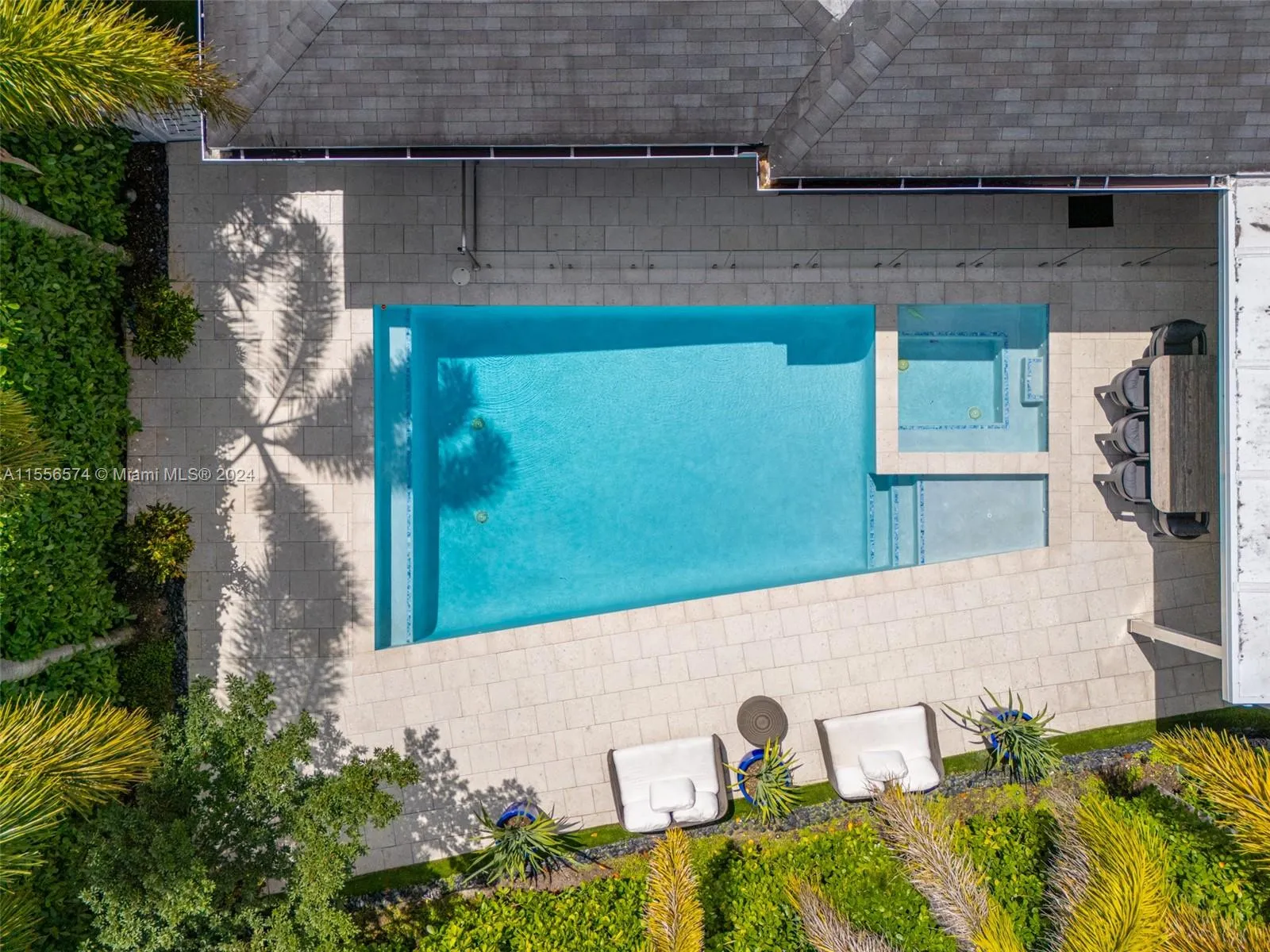 North Miami Beach, Florida 33179, United States, 4 Bedrooms Bedrooms, ,3 BathroomsBathrooms,Residential,Pending,62092