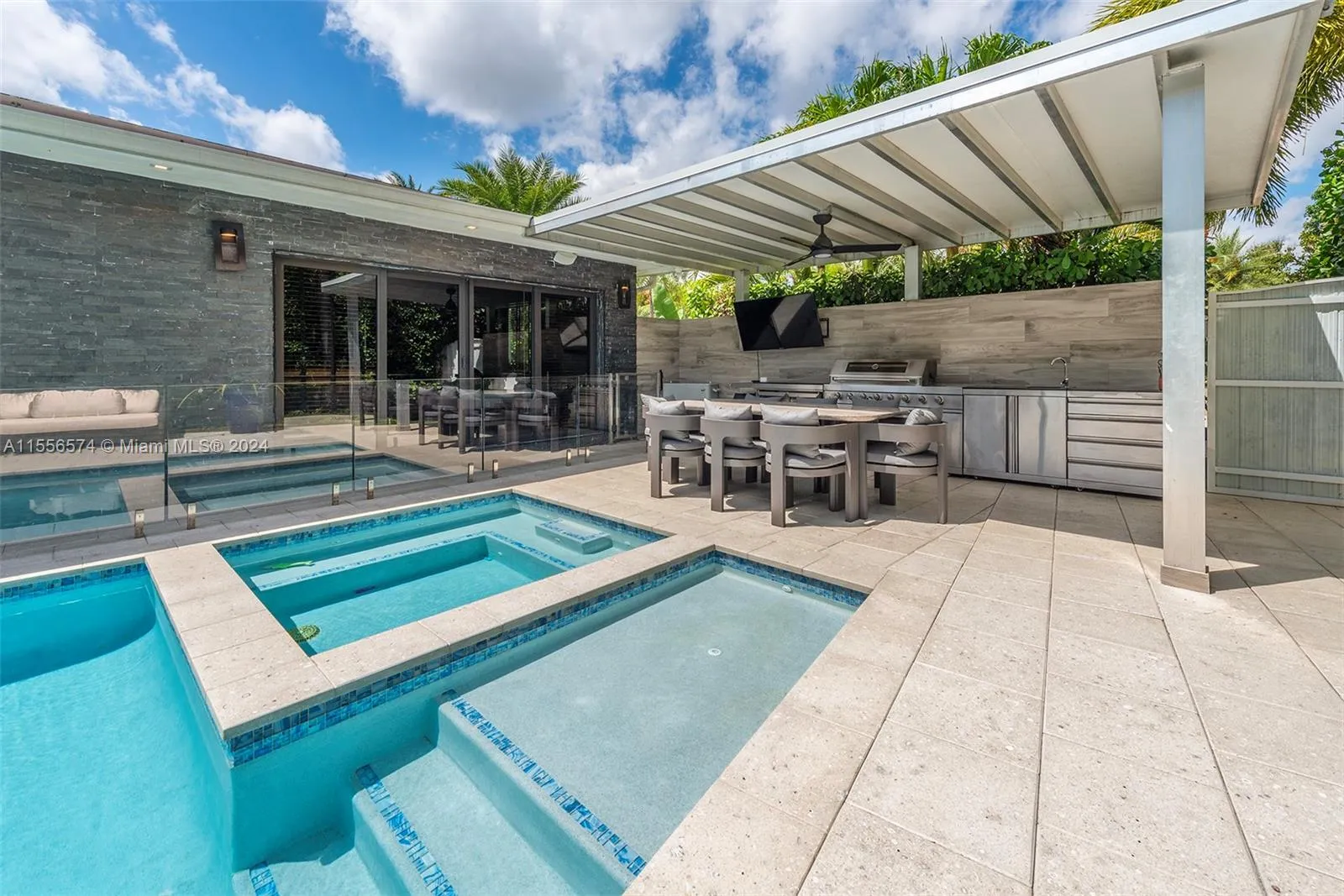 North Miami Beach, Florida 33179, United States, 4 Bedrooms Bedrooms, ,3 BathroomsBathrooms,Residential,Pending,62092