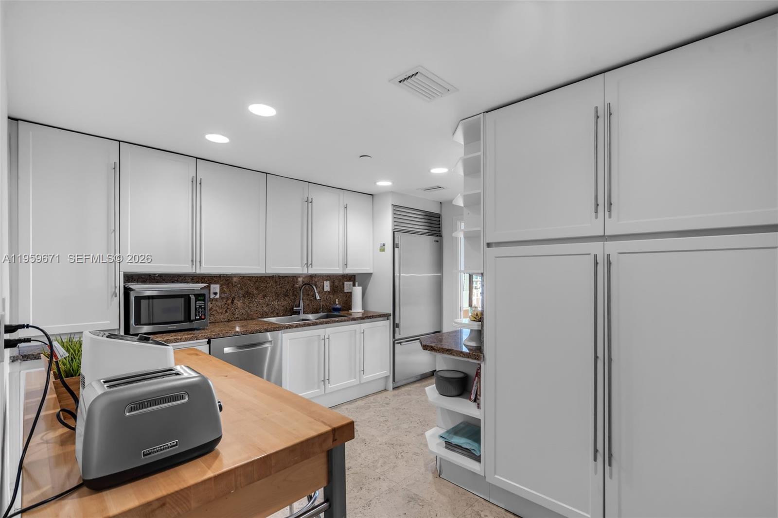 THE EMERALDBAY @ KEY COLO - Residential