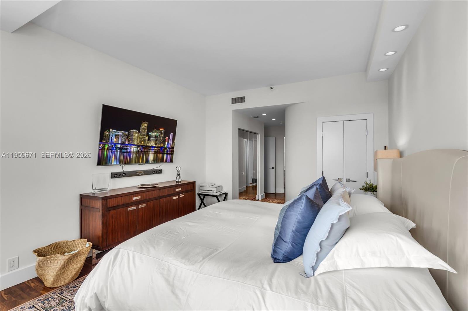 THE EMERALDBAY @ KEY COLO - Residential