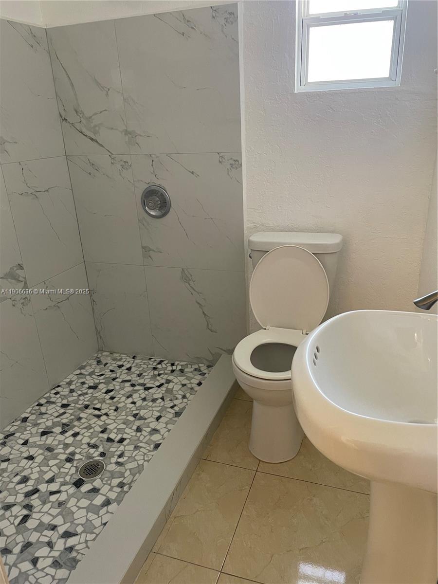 MIAMI GARDENS MANOR SEC 4 - Residential Lease