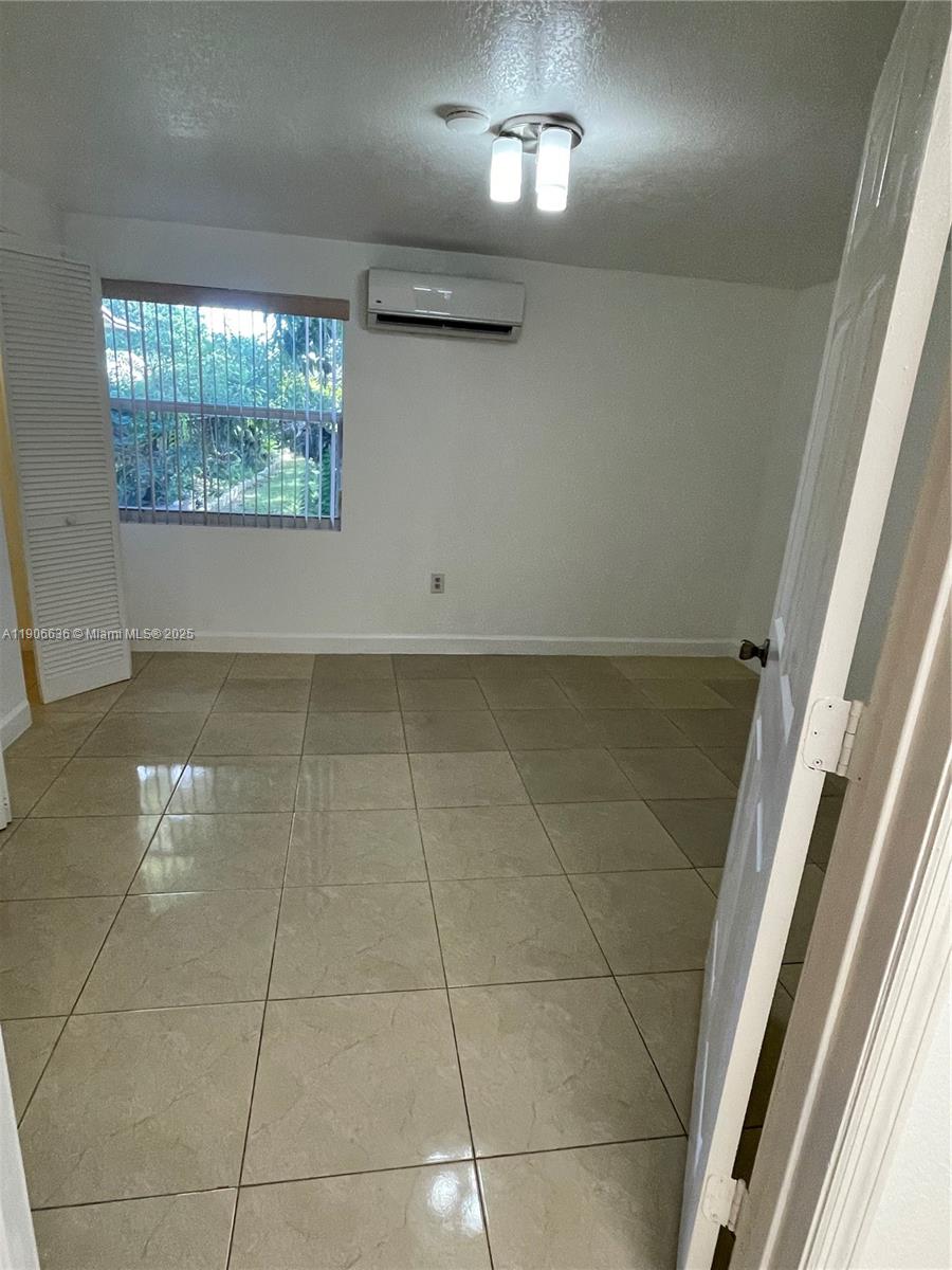 MIAMI GARDENS MANOR SEC 4 - Residential Lease