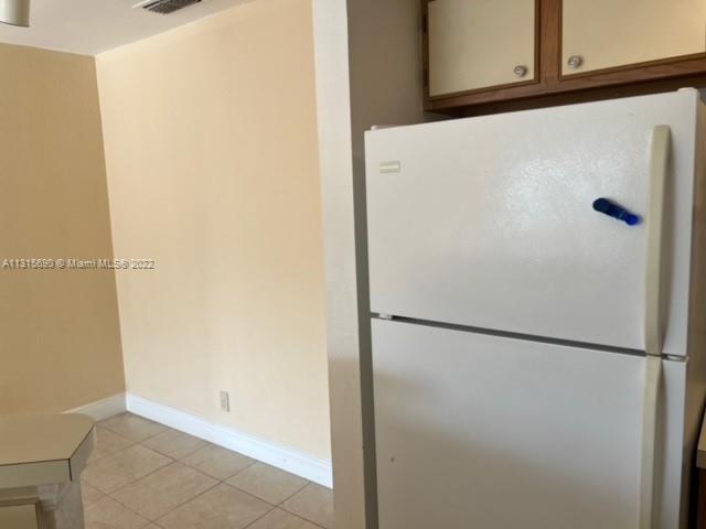 CORAL KEY CONDO - Residential Lease