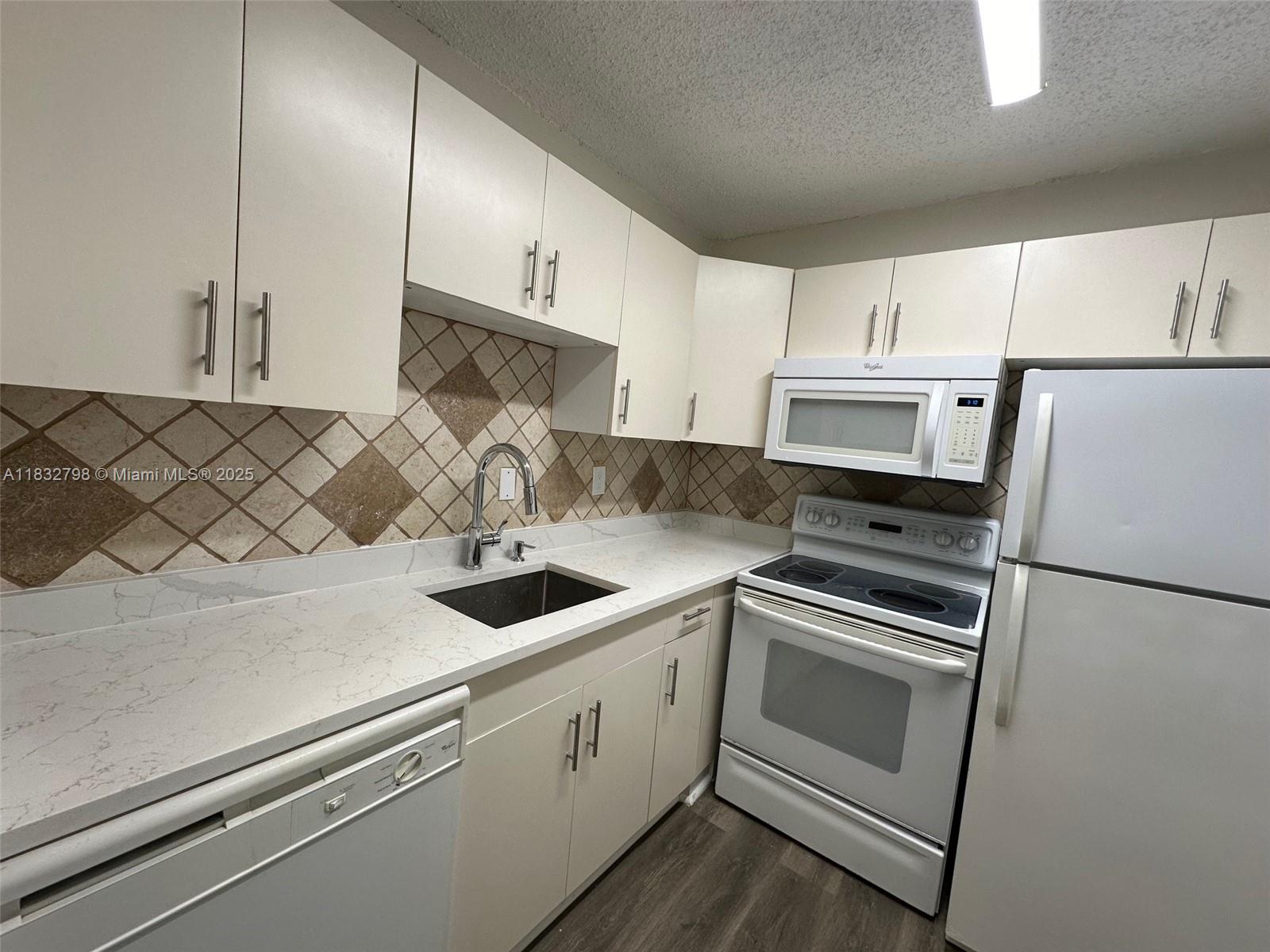 2775 Taft St 304