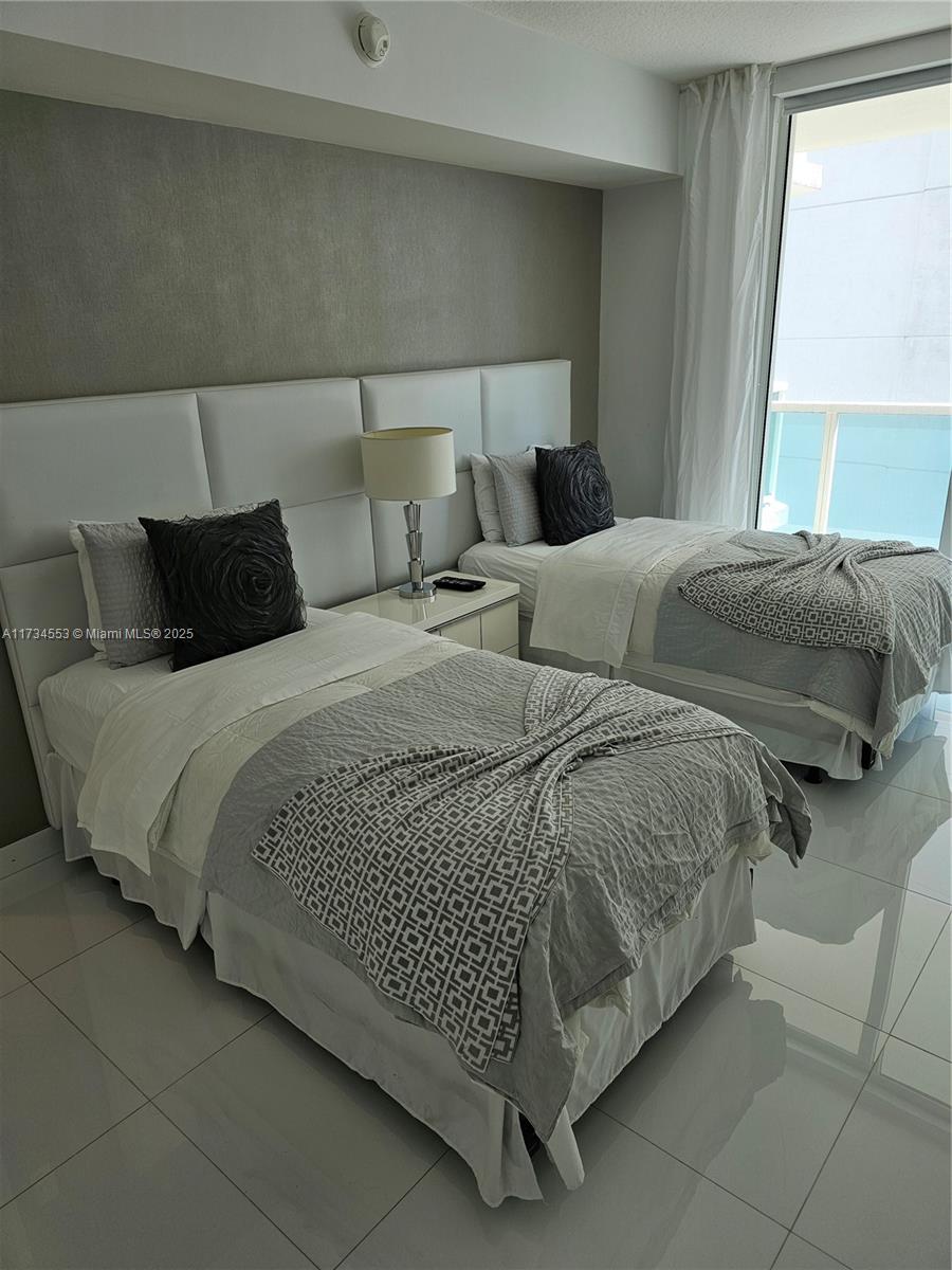 ST TROPEZ ON THE BAY 1 CO - Residential