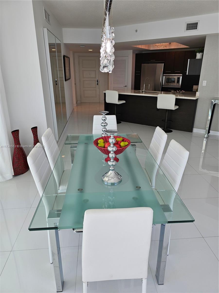 ST TROPEZ ON THE BAY 1 CO - Residential