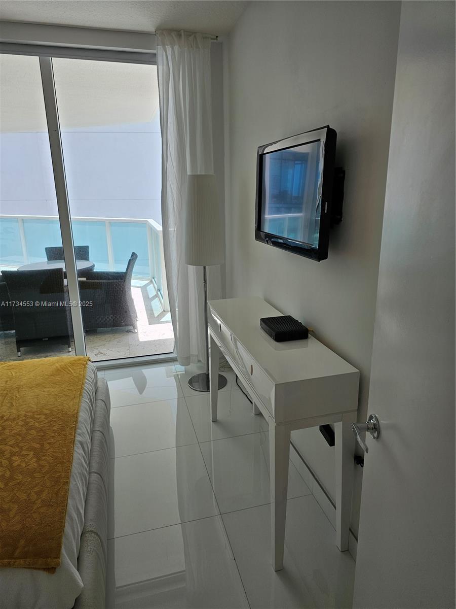 ST TROPEZ ON THE BAY 1 CO - Residential