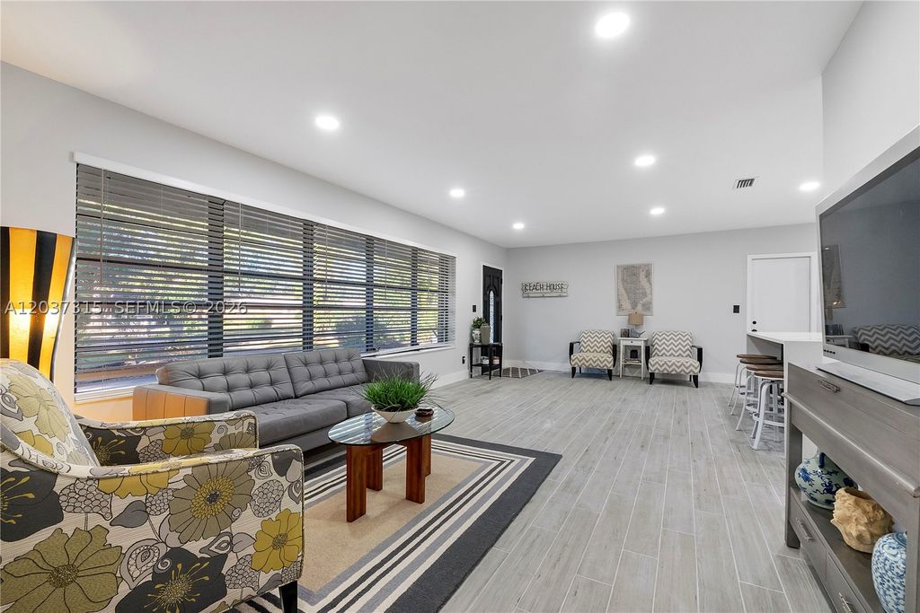 Photo of 510 E Acre Dr, Plantation, FL 33317 (MLS # A12037315)