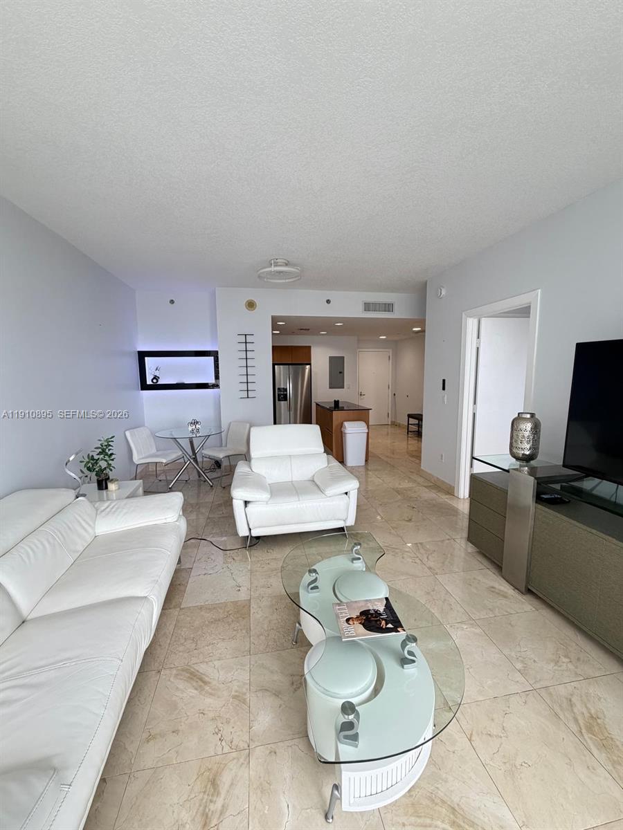 1050 Brickell Ave 1904