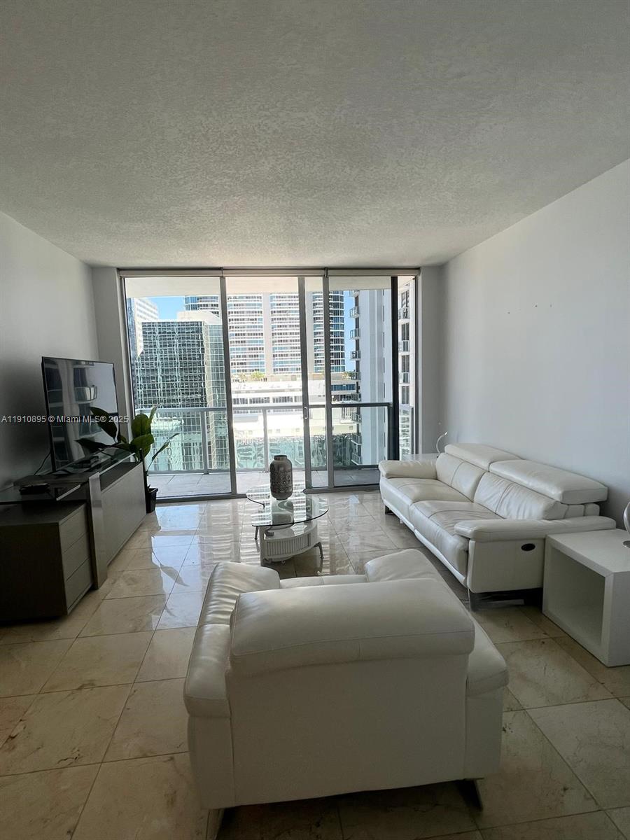 1050 Brickell Ave 1904